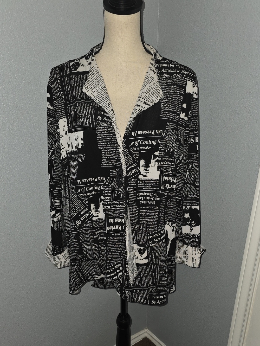 IC by Connie K Women’s Newsprint Cuffed Sleeve Cardigan/Jacket Sz 2x